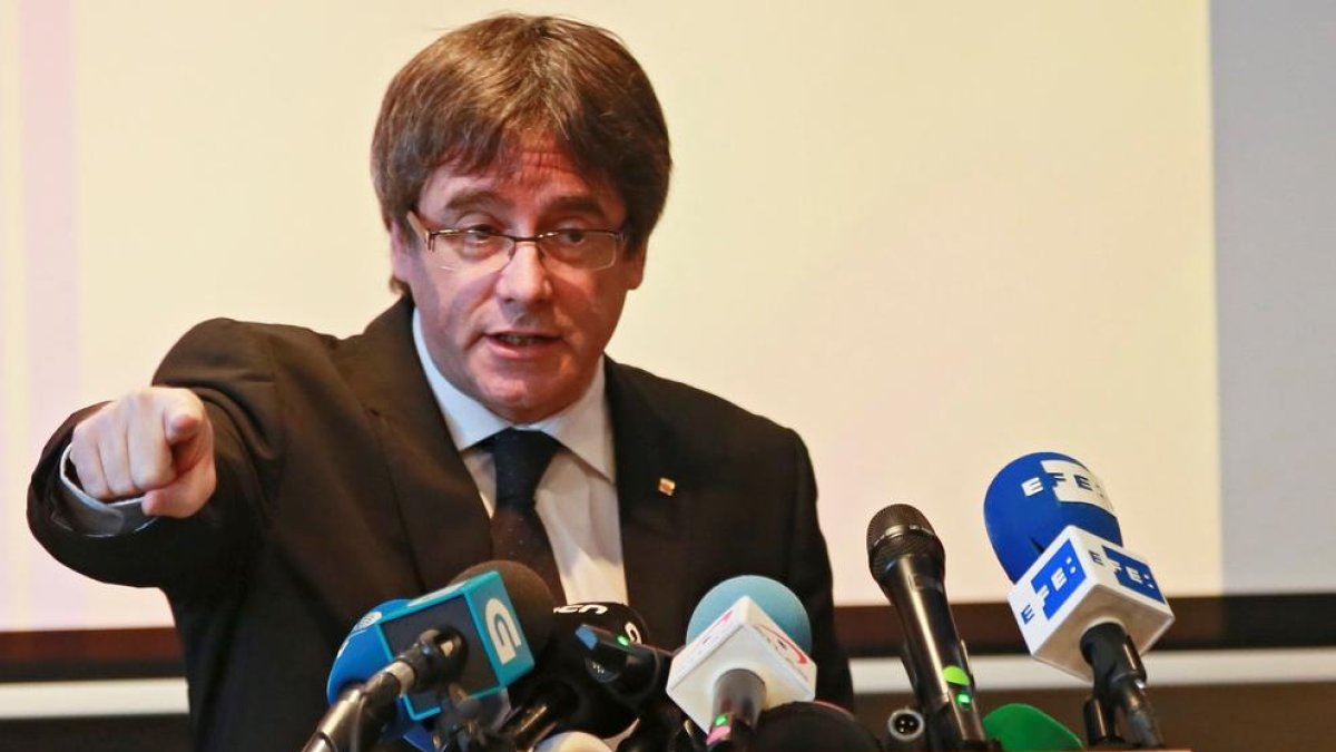 Puigdemont proposa als catalans una votació per continuar a la UE