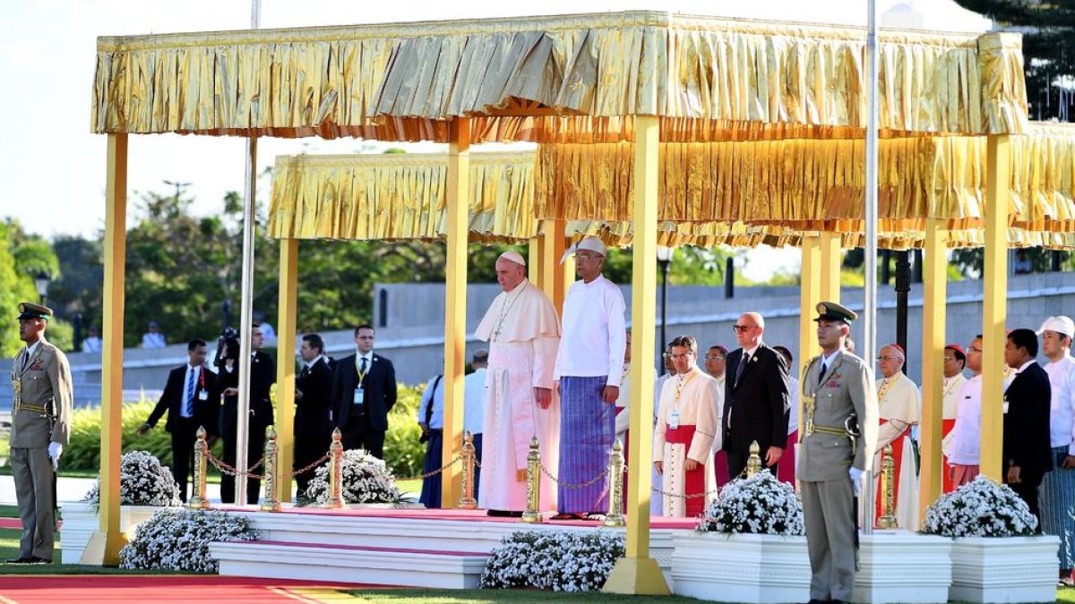 El Papa demana respecte als grups ètnics birmans