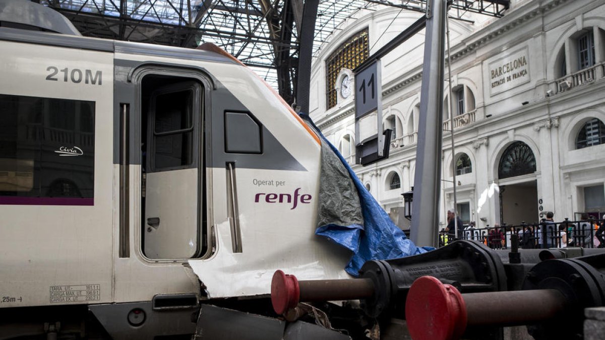 Més de cinquanta ferits en l'accident d'un tren de Rodalies a l'estació de França