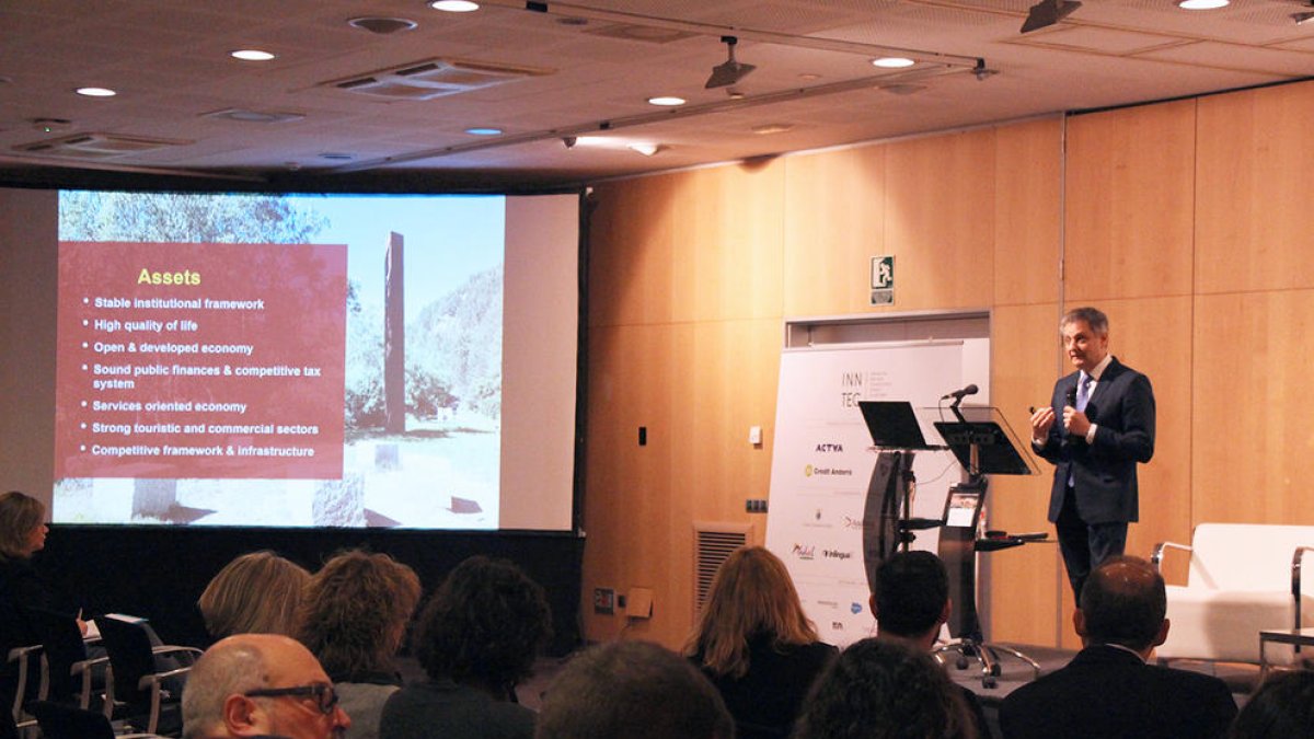 El turisme i el comerç obren la porta a les noves tecnologies