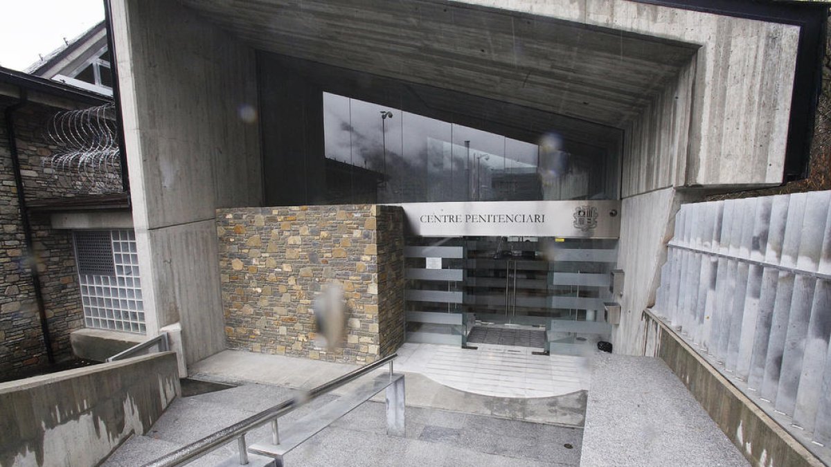 Deneguen a un bomber la prima que cobrava quan era agent penitenciari