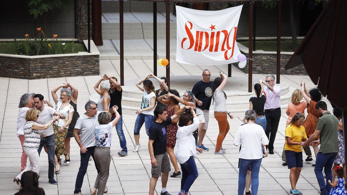 Tarda de swing a ritme de l'antiga Radio Andorra