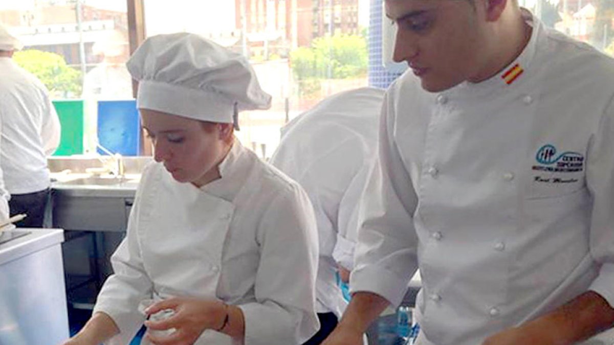 L'escola d'hostaleria avisa que els títols han d'estar aprovats abans d'acabar l'any