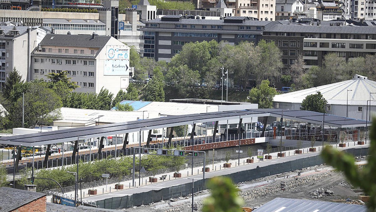 L'estació d'autobusos ha produït 77.600 kW/h d'energia en tres mesos