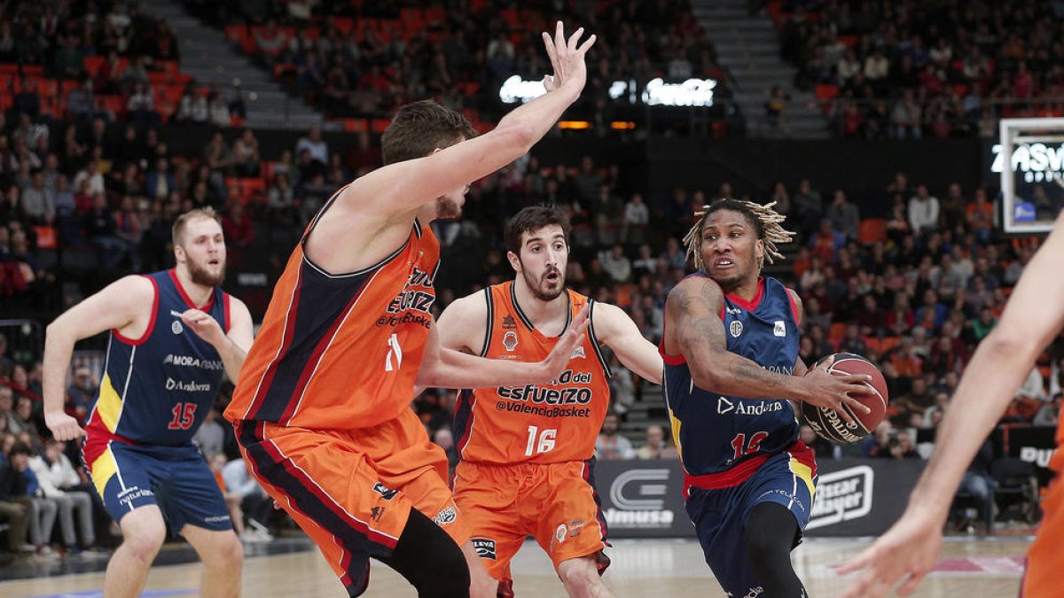 El MoraBanc fa patir el campió però perd a la pròrroga