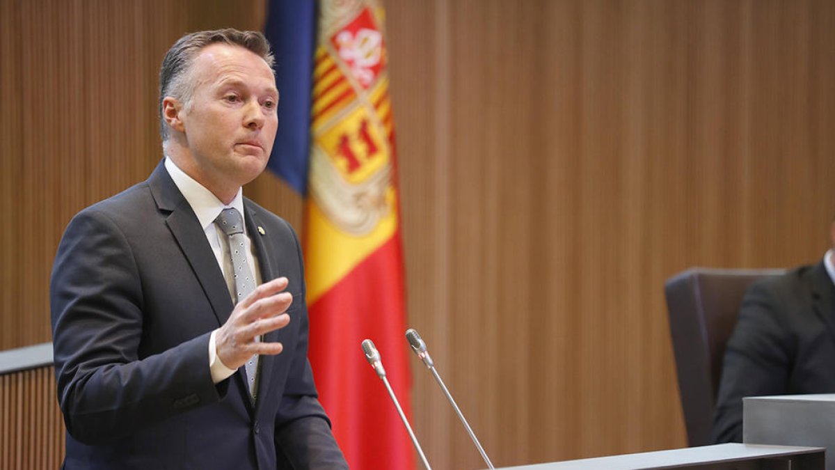 El grup liberal vol saber el sou de ministres i secretaris d'Estat