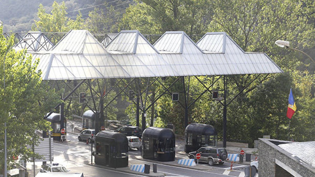 Haixix amagat a les sabates