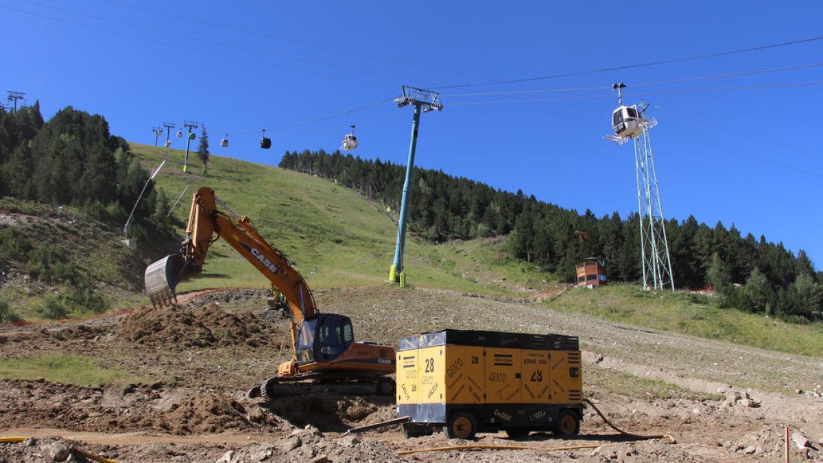 El comitè organitzador i la FIS insisteixen en la necessitat de la plataforma per fer la Copa del Món