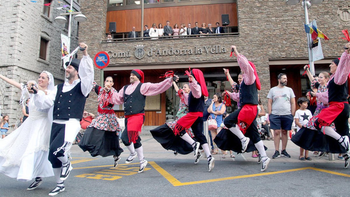 Tret de sortida de la Festa Major amb el pregó de Lanau