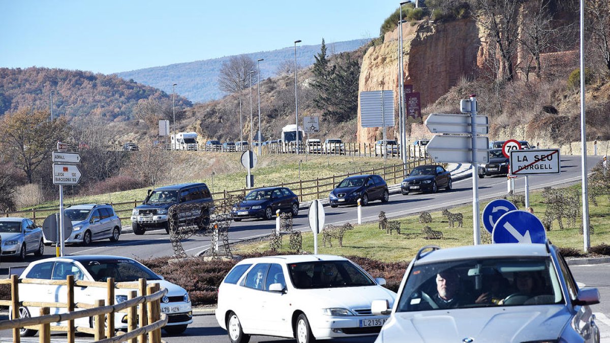 L'inici del pont provoca retencions de 23 quilòmetres