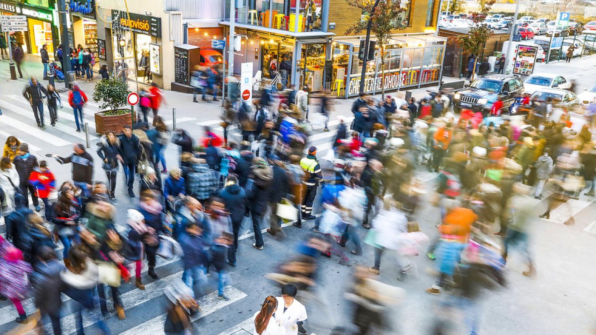 Tercer dia de cues per la gran afluència turística