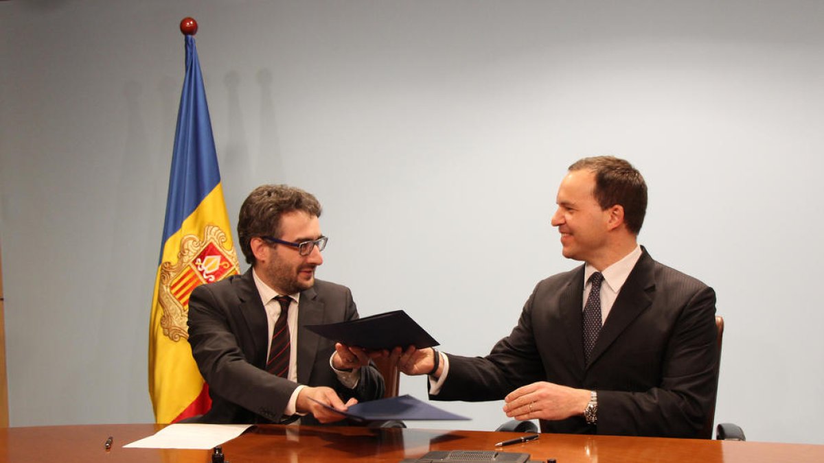 Acord perquè estudiants del MIT facin classes al país