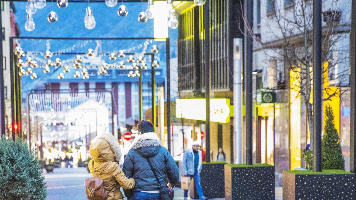 La millora econòmica al sector turístic no arriba al comerç