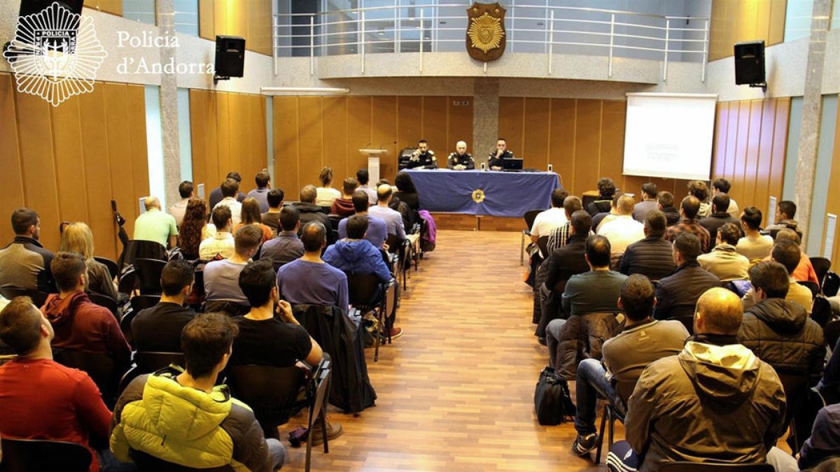 41 candidats opositaran per ser agents de policia