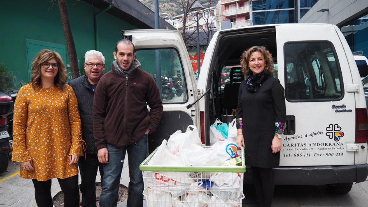 Sisena edició de la recollida d'aliments dels treballadors de MoraBanc per a Càritas