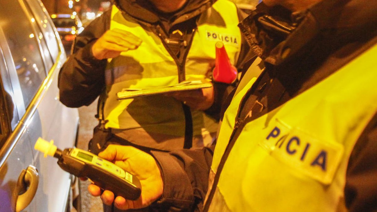 Detingut per un positiu de 2,03 d'alcoholèmia