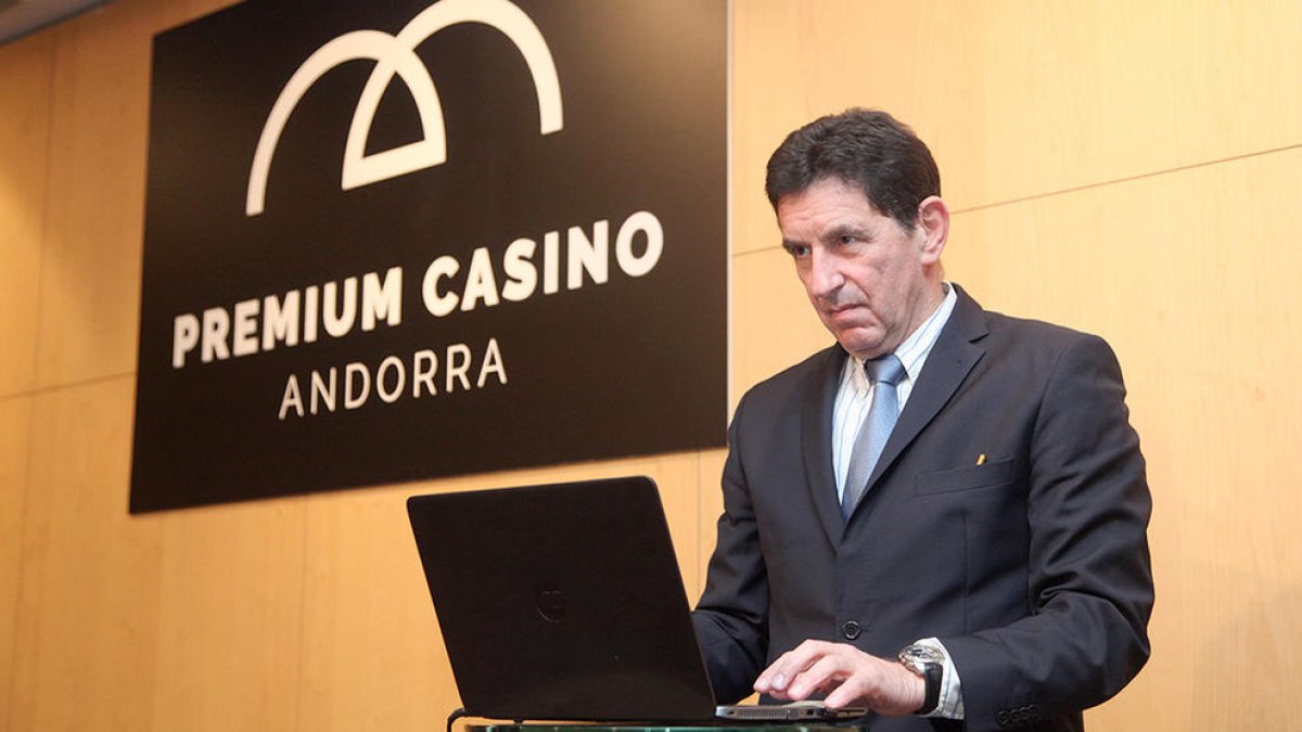 “El fet de jugar és normal i el que fa falta és regular-lo”