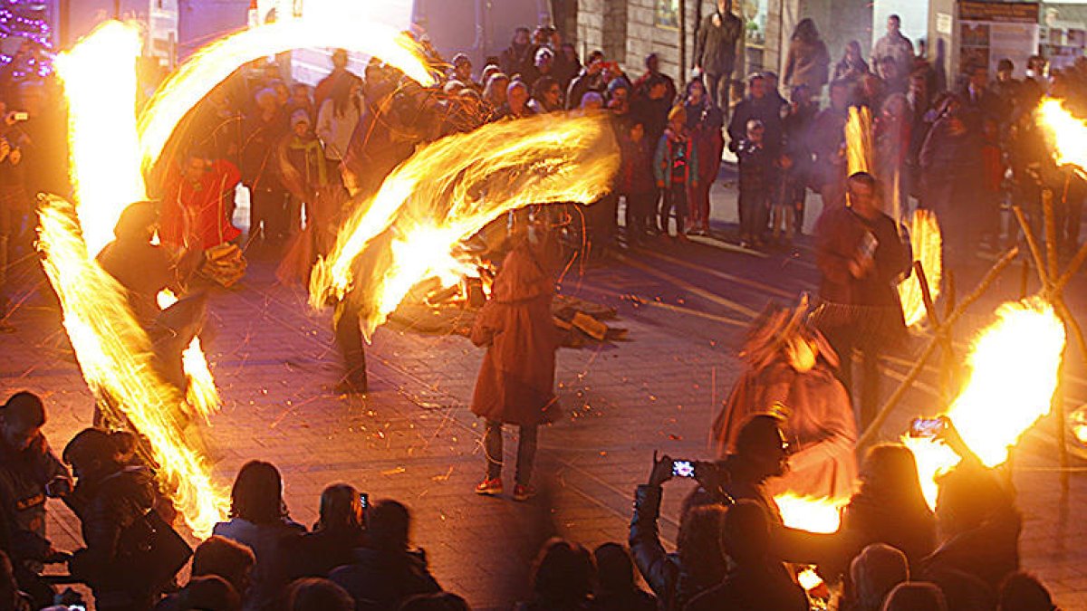 Albert Roig publica 'Roda el foc. 30 anys de falles'