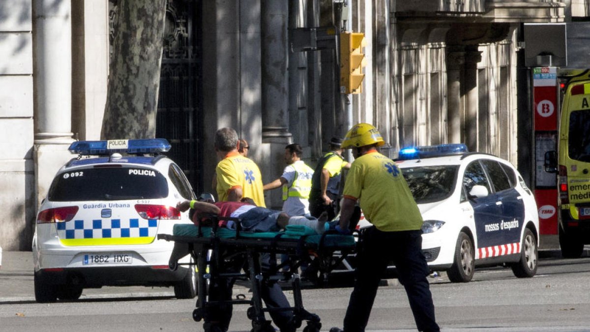 Una furgoneta atropella desenes de persones a Barcelona