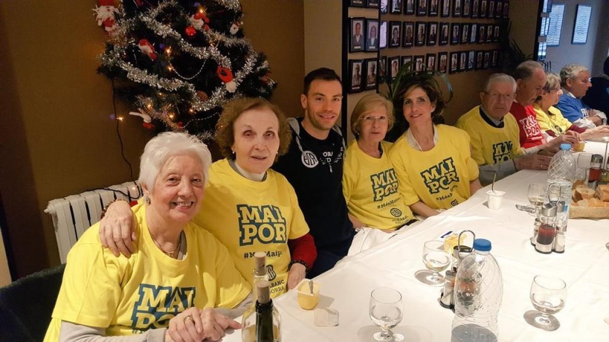 Dinar de nadal amb les àvies i avis de l'hostal calones