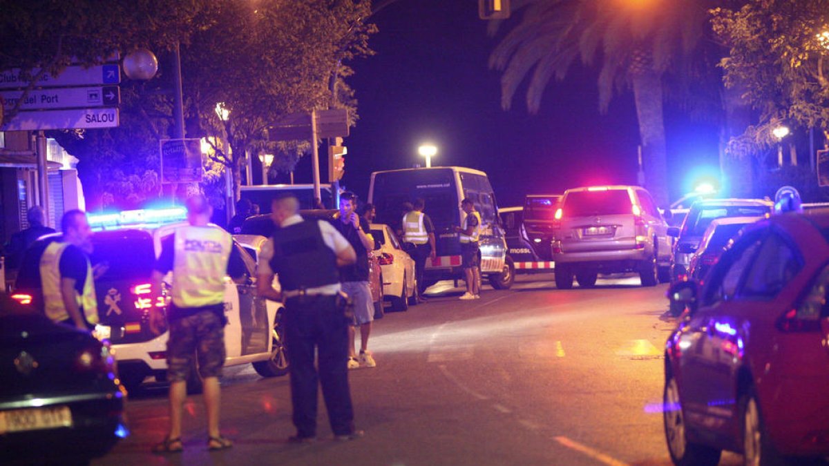 Abatuts cinc terroristes que volien cometre una altra massacre a Cambrils