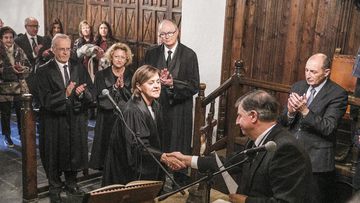 Proposta per punxar telèfons per violència domèstica