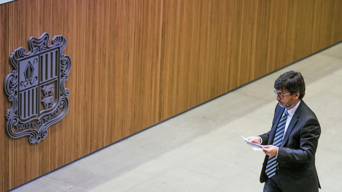 L'oposició critica l'incompliment de la regla d'or