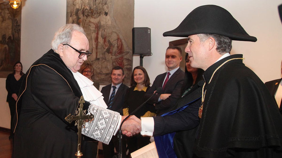 El síndic apunta que Pintat hauria de dirigir el grup mixt