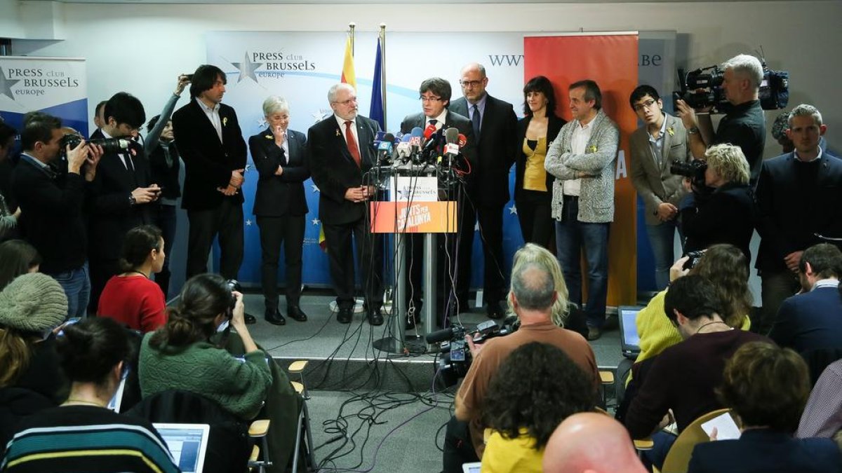 Els sobiranistes demanen restituir el govern i Cs veu el procés “afeblit”