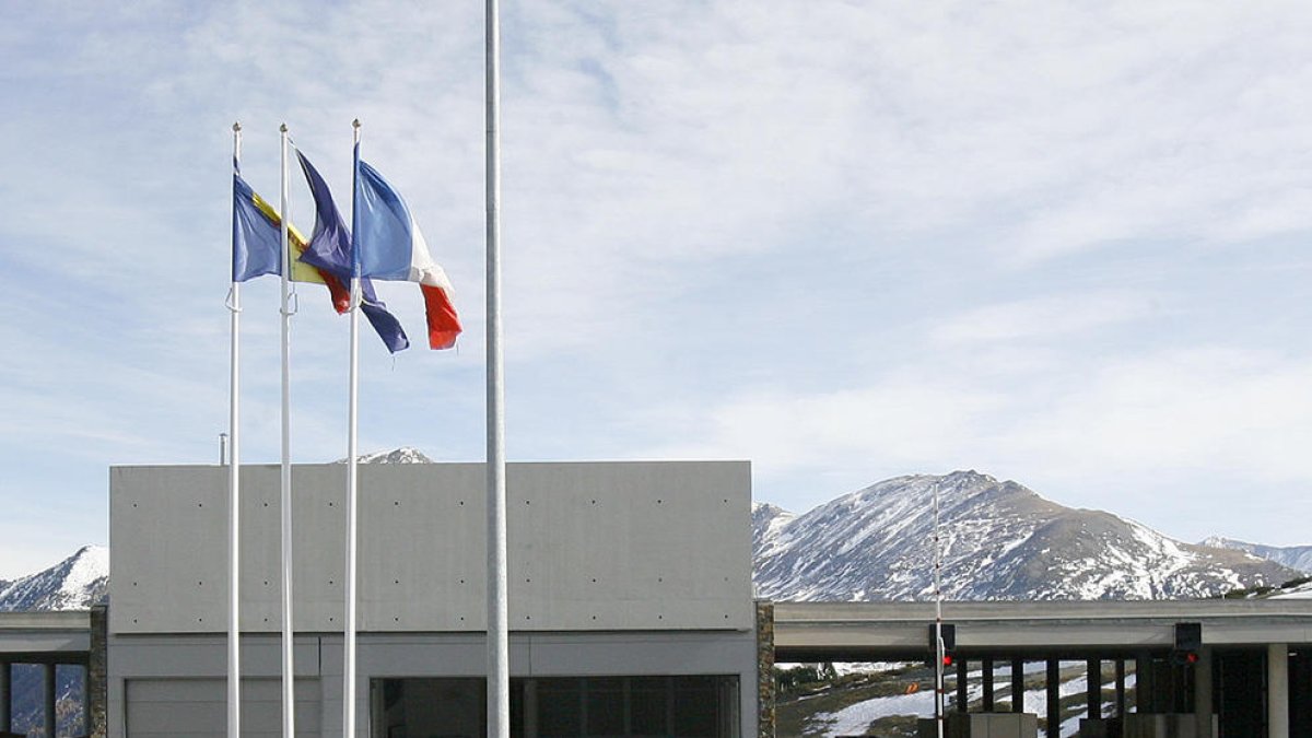 França tem que el contraban financi grups islamistes