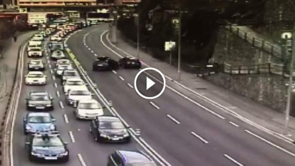 La maniobra perillosa que podria haver acabat en un accident greu