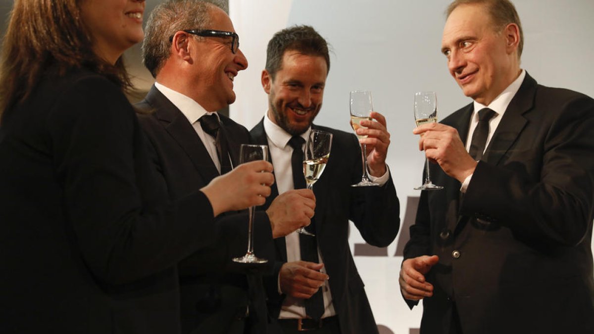 Els grups parlamentaris destaquen la crida a l'ètica del discurs de Mateu