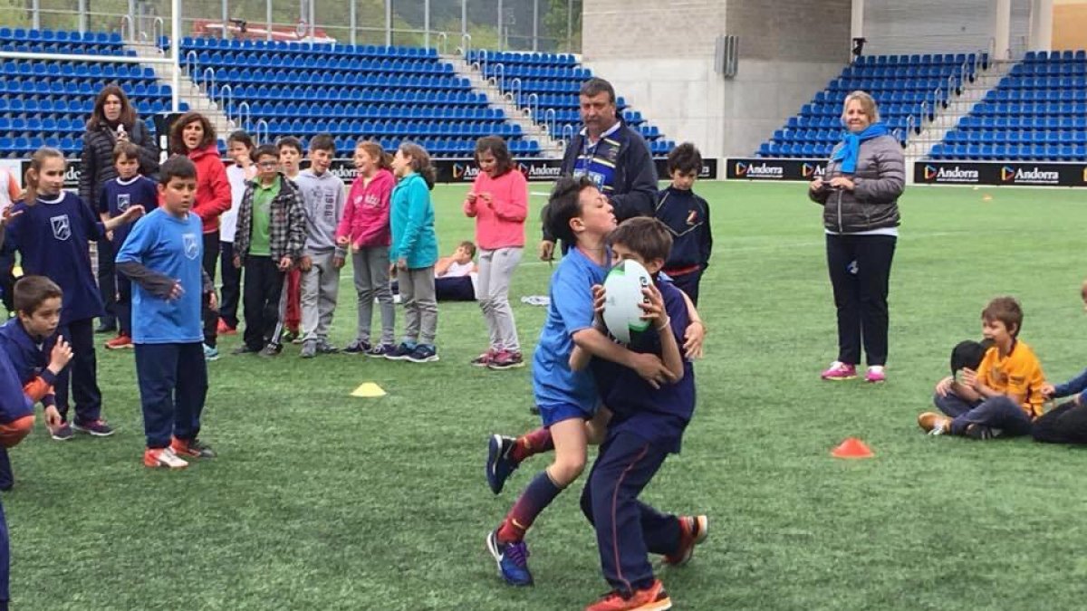 Més de 180 nens inauguren el Torneig Interescolar de rugbi