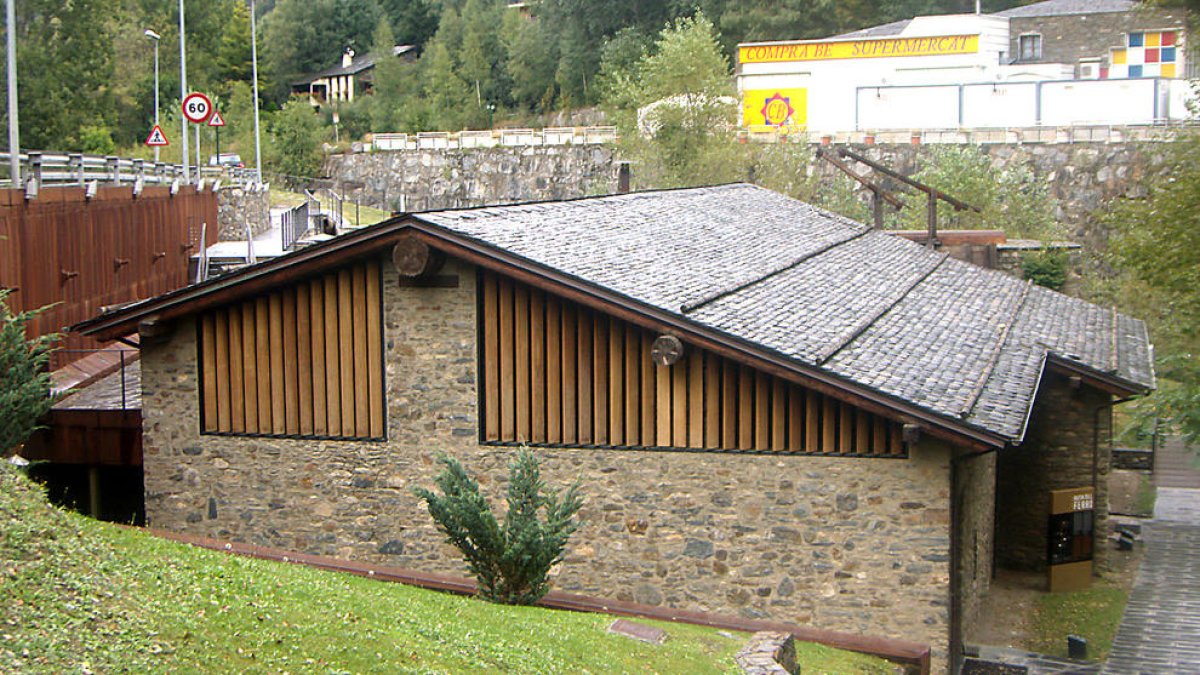 Fotografia d'arxiu dels exteriors de la Farga Rossell.