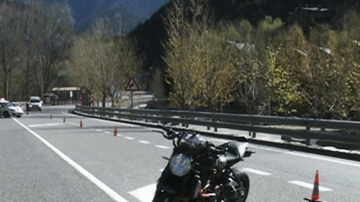 La policia identifica l'autora de la foto al motorista mort
