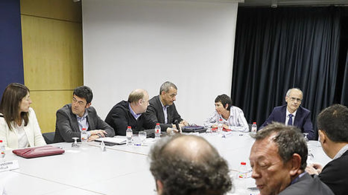 La primera reunió tripartita sobre competències i transferències avança cap al consens