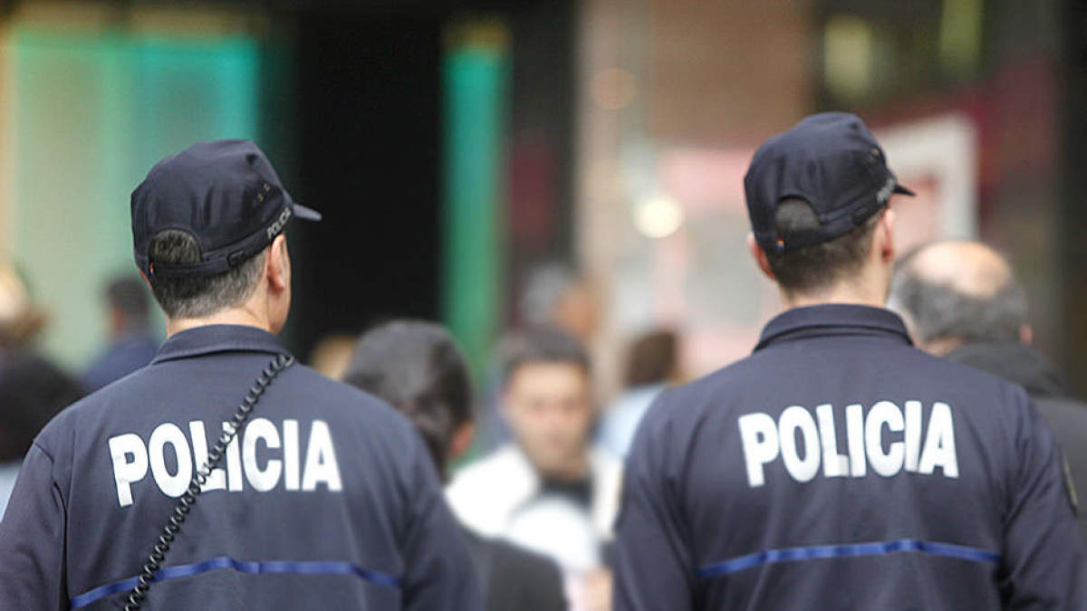 La policia arresta en diferents intervencions tres joves per injuriar i amenaçar els agents