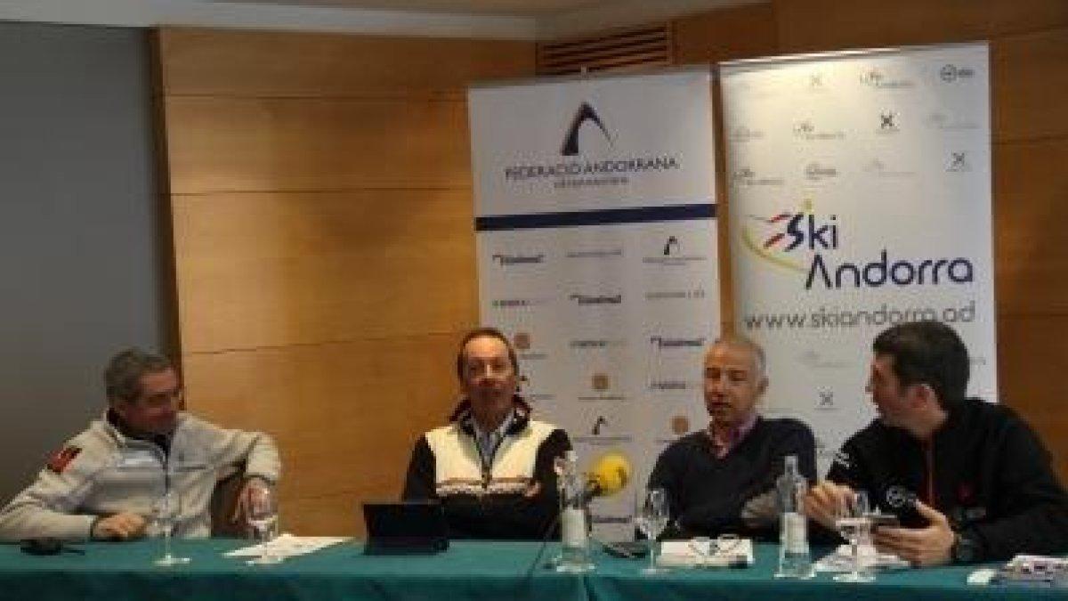 Les estacions prohibeixen l'esquí de muntanya amb gossos i per la nit