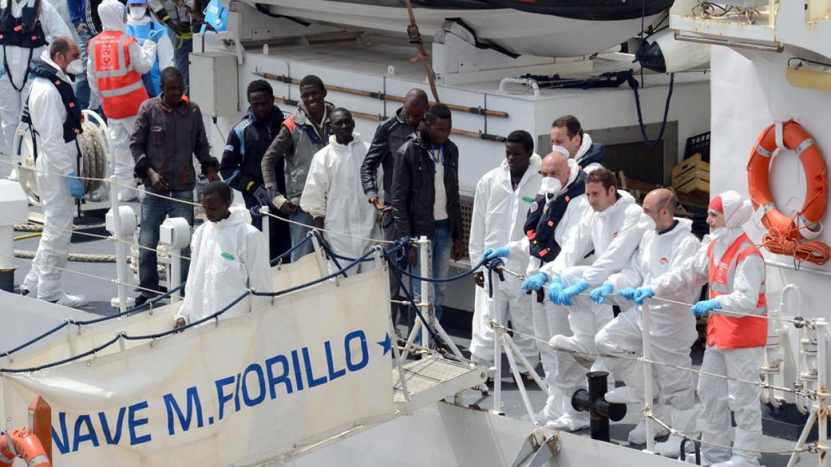 200 immigrants desapareixen al Mediterrani en diversos naufragis