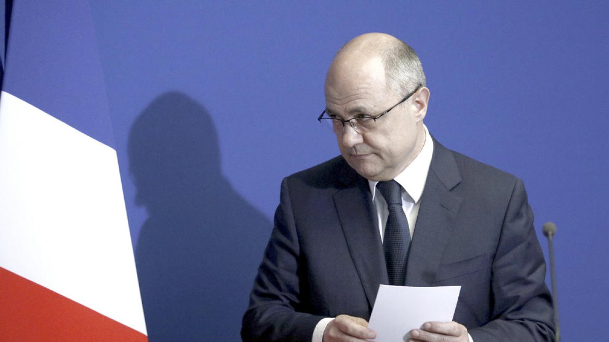 El ministre d'Interior dimiteix pels suposats treballs ficticis de les filles