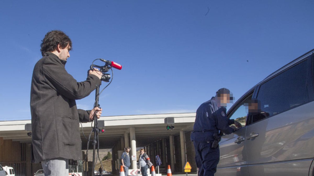Detenen un duaner francès per fer contraban de tabac