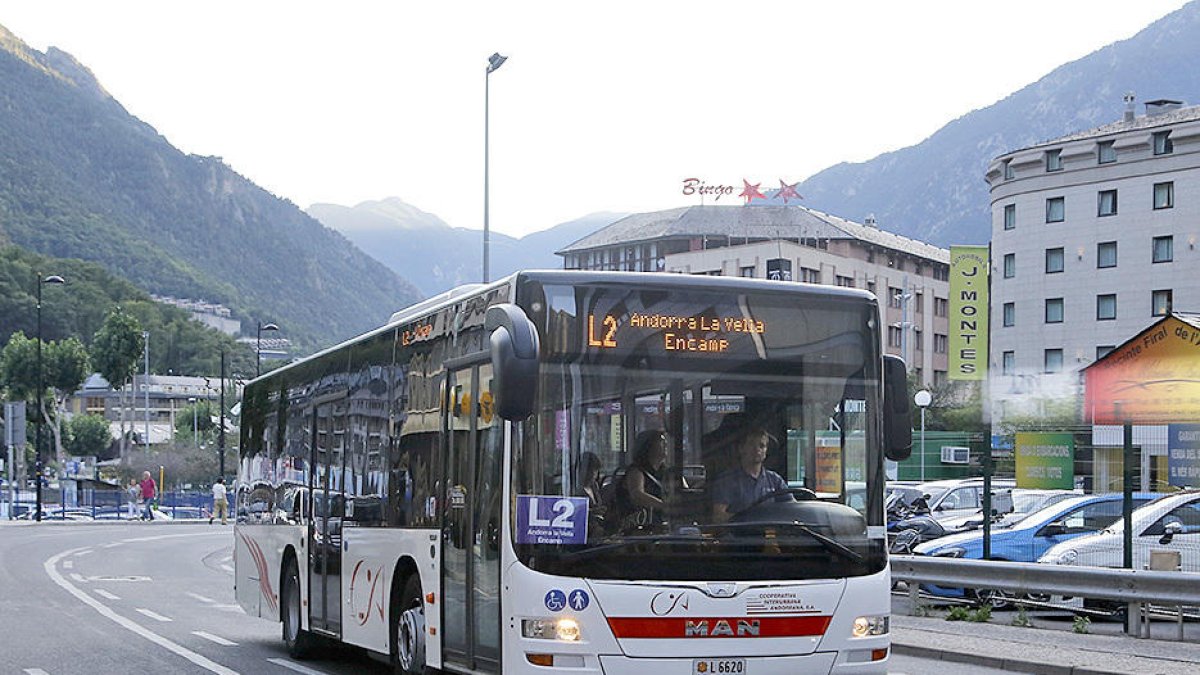 El TC rebutja el recurs d'empara contra el concurs de busos de la Interurbana