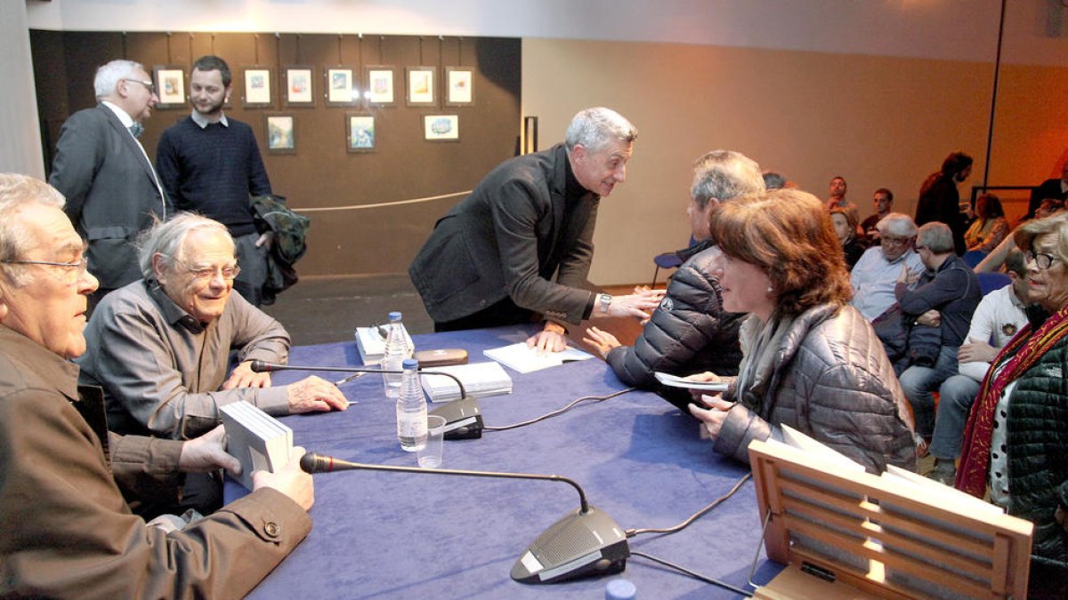 Poemari de Manel Gibert il·lustrat per Sergi Mas