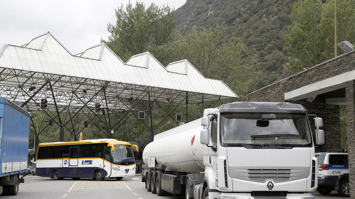 Les importacions van caure un 4,7% el mes d'abril passat