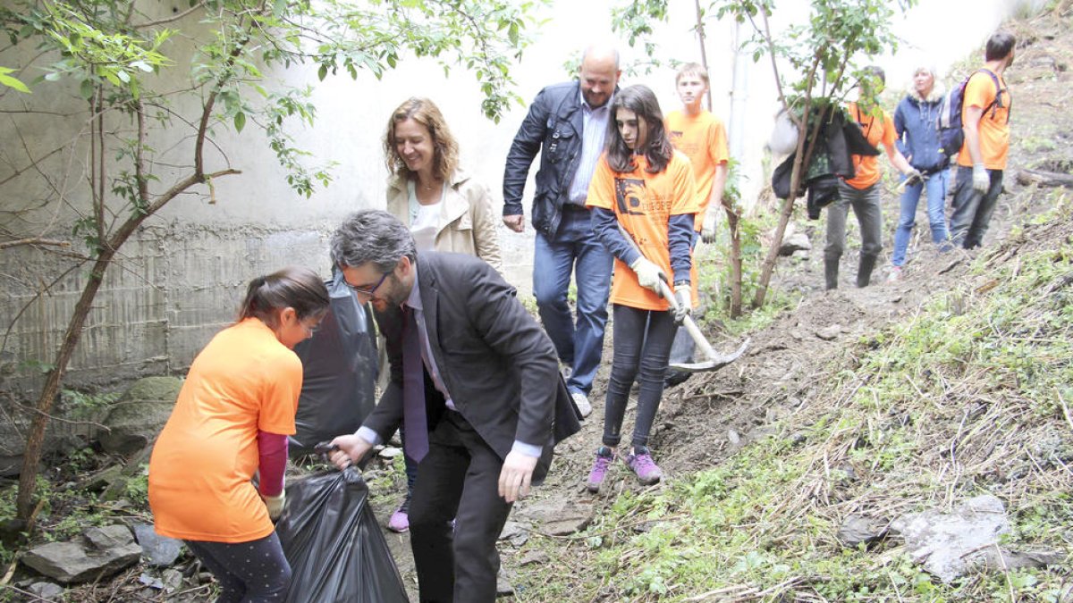 Jornada d'acció de neteja al medi natural a Encamp