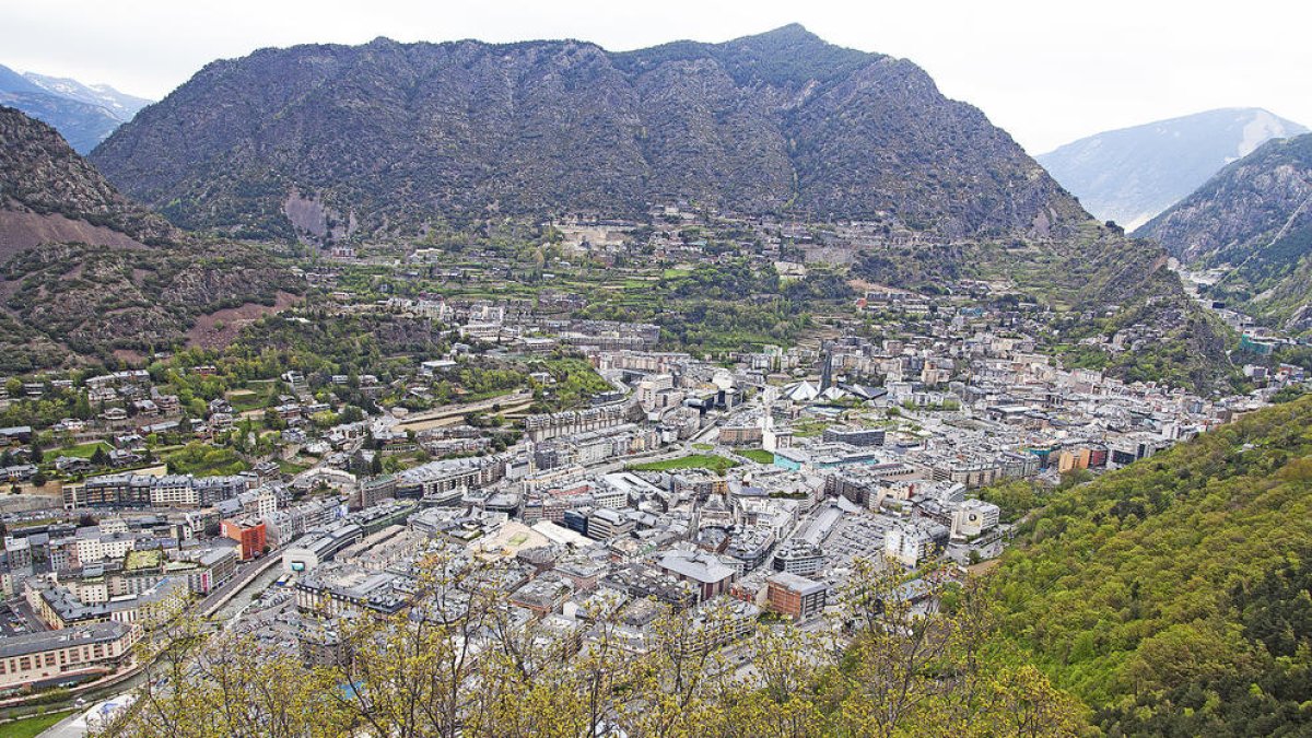 Presenten tres projectes per fer edificis d'habitatges a la capital