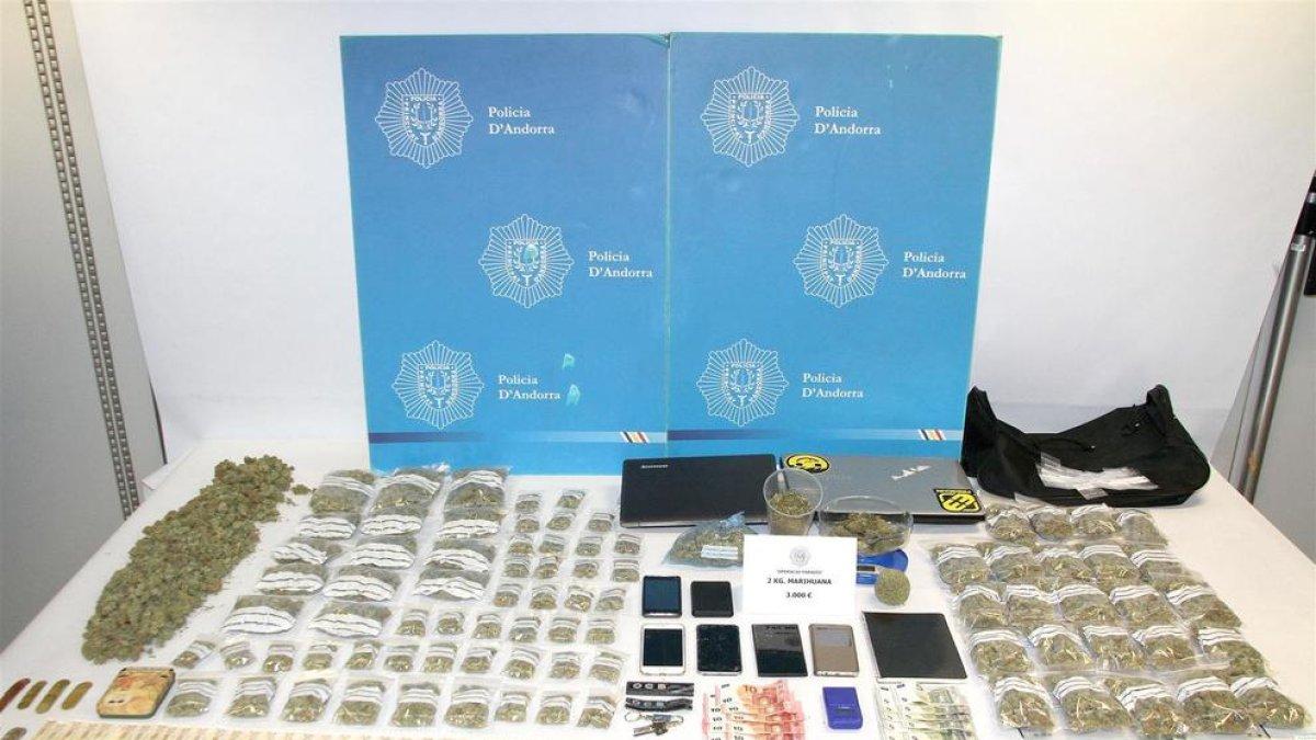 Comissats dos quilos de marihuana i detingudes tres persones