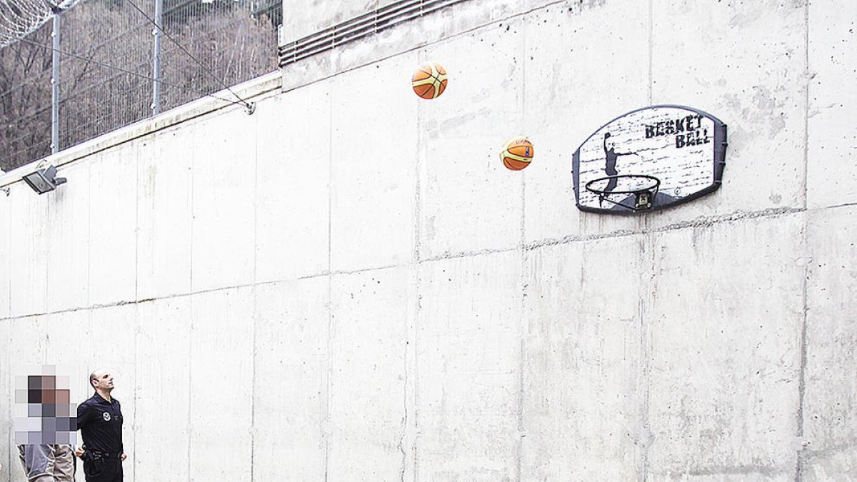 Presó per un funeral