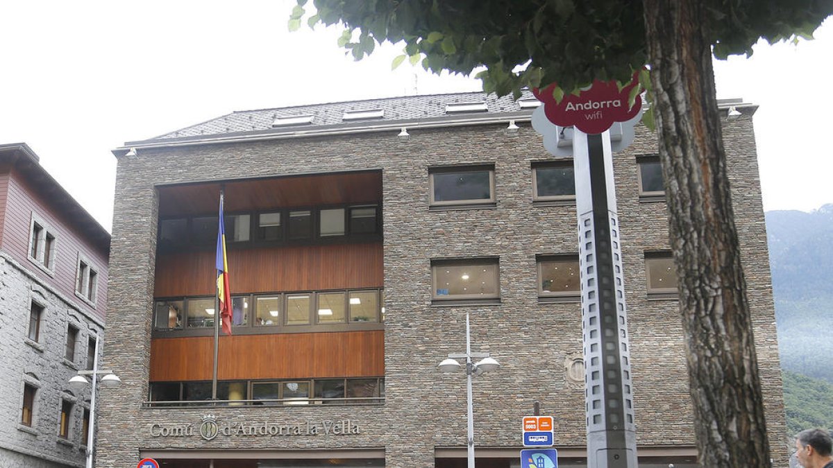 La capital ha d'indemnitzar l'ex-cap jurídica pel comiat