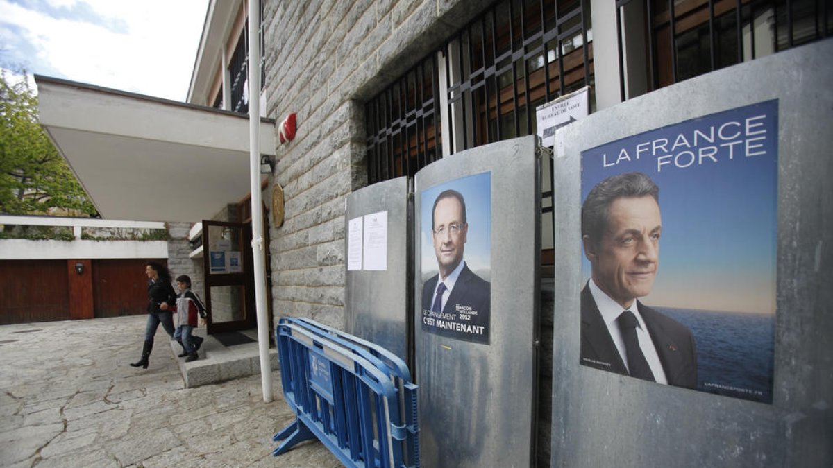 Front comú perquè el govern francès mantingui el consolat obert